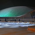 Pawilon Porsche (Porsche Pavillon) - Pod asymetrycznym dachem, znajduje się duża, odsłonięta przestrzeń błękitnej 'laguny" Autostadt