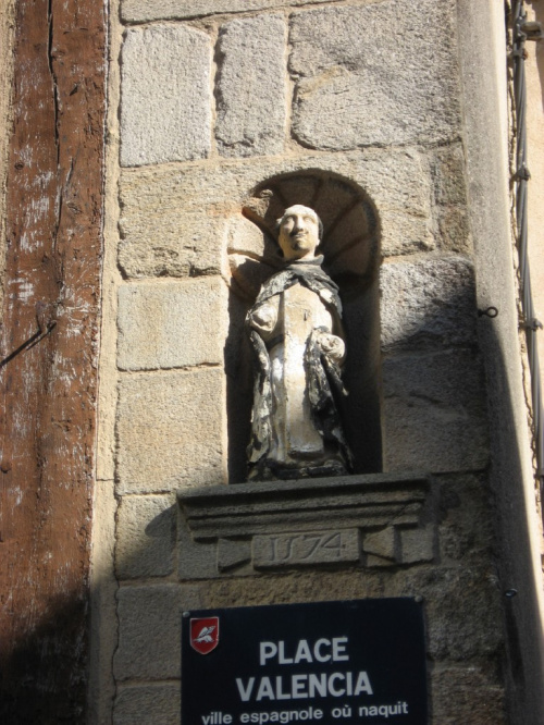 Figurka świętego w ścianie domu #Vannes