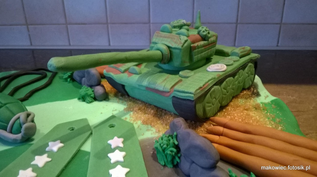 czołg #czołg #tort z #czołgiem #tort #okolicznościowy #tort #wojwnny