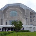 Goetheanum--momumentalna budowla "Siedziby Towarzystwa Antropozoficznego" w Dornach k. BazyleiNazwa nawiazuje do postaci Fausta Goethego