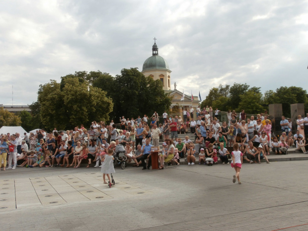 Koncert przy fontannach. Dyryguje Dariusz Krajewski #Grandioso #MDK #Radom