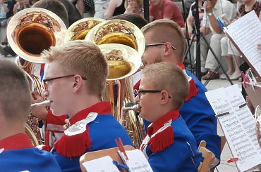 Koncert przy fontannach. Dyryguje Dariusz Krajewski #Grandioso #MDK #Radom