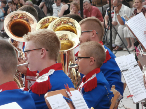 Koncert przy fontannach. Dyryguje Dariusz Krajewski #Grandioso #MDK #Radom