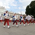 Musztra i koncert plenereowy na ulizy Żeromskiego w Radomiu. 18 czerwca 2016 r.. Tamburmajorka - Julia Rogala, dyrygent - Dariusz Krajewski