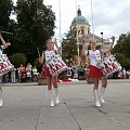 Musztra i koncert plenereowy na ulizy Żeromskiego w Radomiu. 18 czerwca 2016 r.. Tamburmajorka - Julia Rogala, dyrygent - Dariusz Krajewski