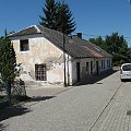 Stary dom przy bocznej uliczce
